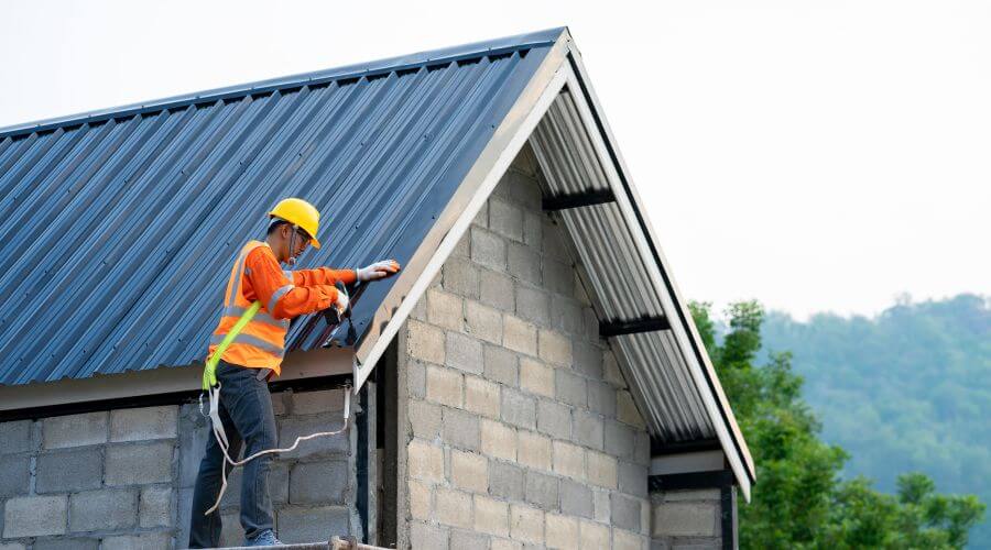 Professional metal roof installation in Du Quoin, IL
